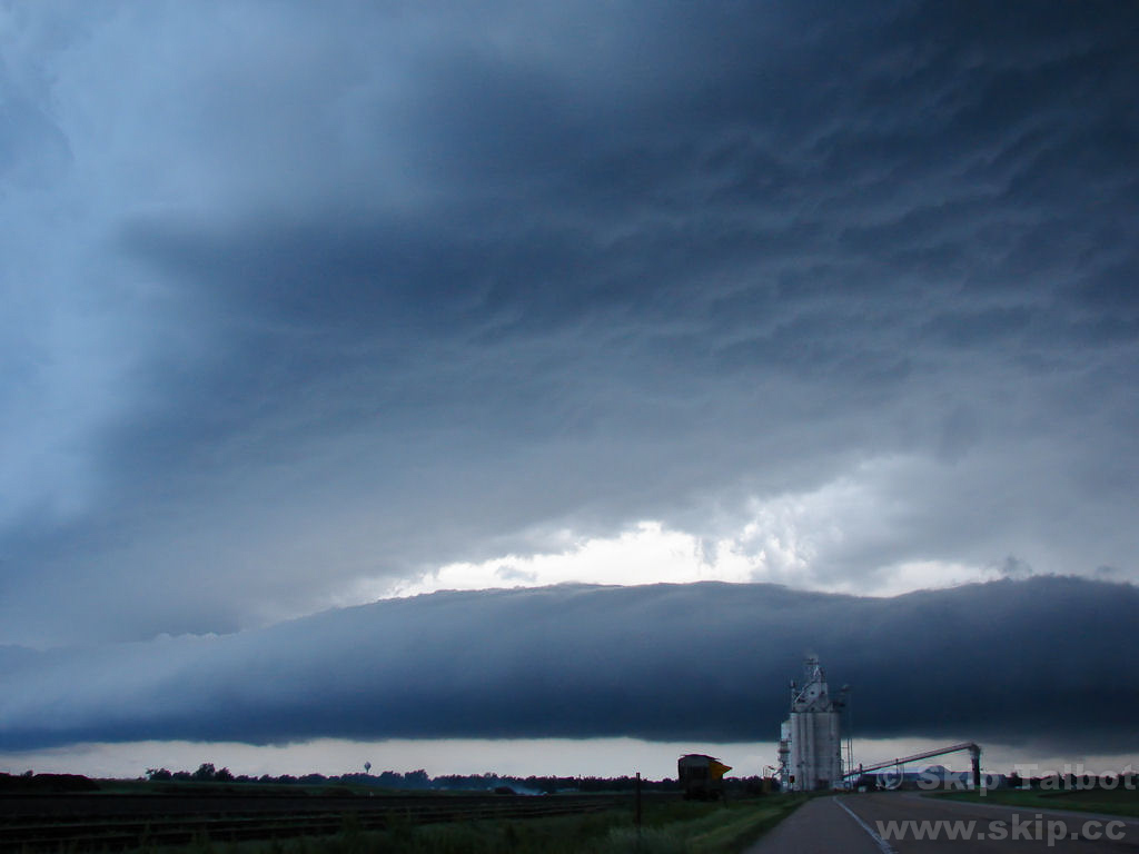 A dramatic roll cloud underneath the remnants of a dying supercell thunderstorm